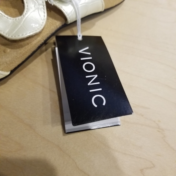 Vionic - Pearl White - Velcro - Sandals SZ 5 - Picture 3 of 4